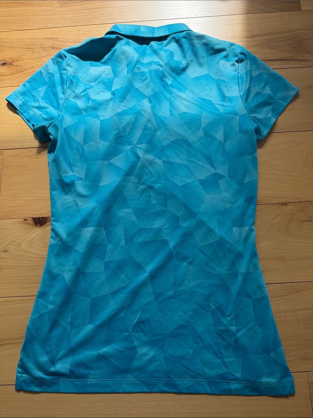 Nike Golf Women’s Turquoise Geometric Print Button-Down Polo - Picture 4 of 5